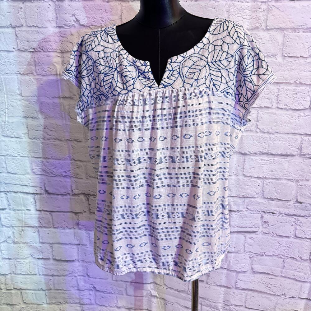 LUCKY Women’s top white and blue 100% cotton Size XL